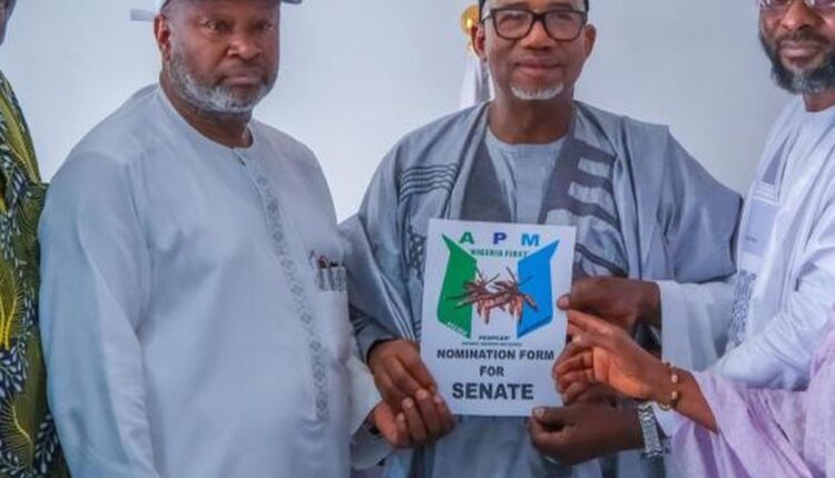 Gwamnan Bauchi, Bala Muhammed yayin yankar fom na tsayawa takarar sanatan Bauchi ta Kudu.